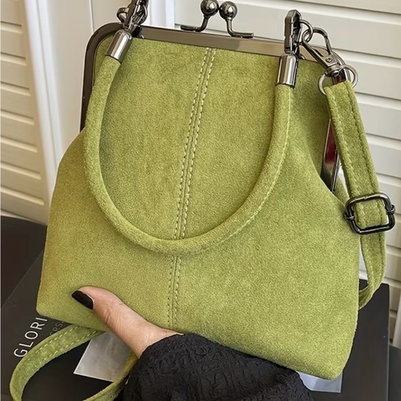UNIQUE GREEN HANDBAG W/STRAP by Gecko - Picture 6 of 15